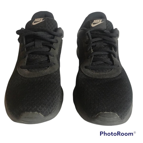 Nike Women's Tanjun Black Running Shoes Lace Up Low Top Size 8.5 - Picture 1 of 6